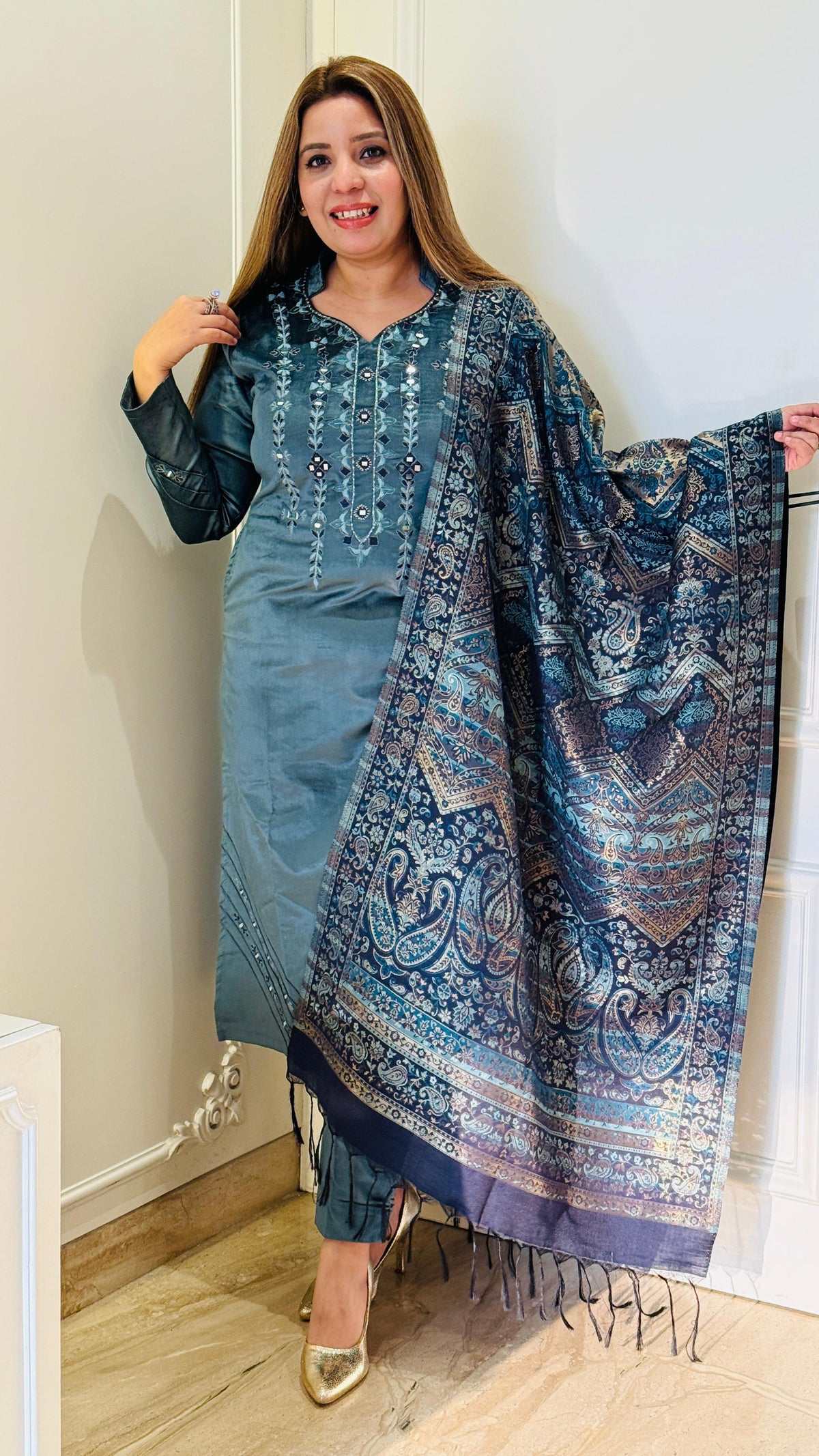 Blue Regal Velvet Elegance Set