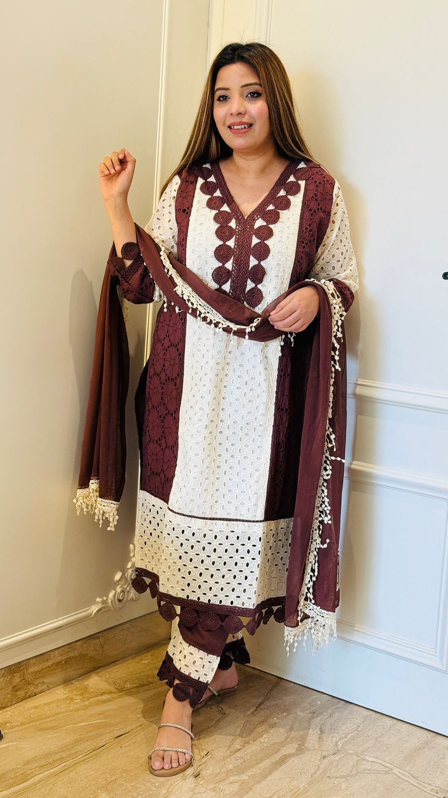 Hakuba Chikankari Suit Set (Brown)
