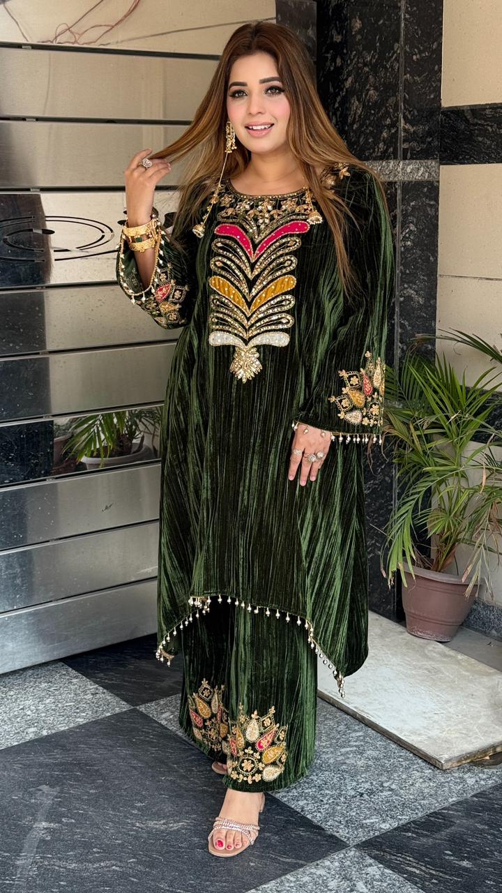 Crivella Velvet Kurta Set- Green