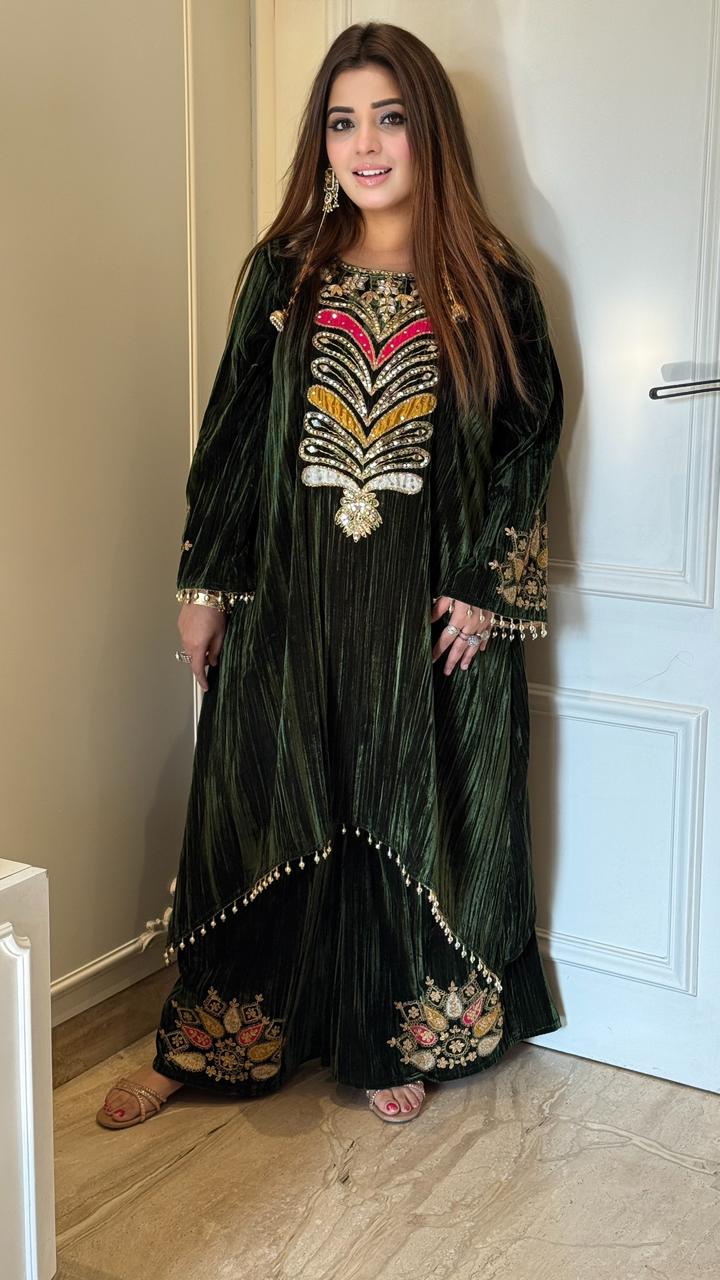 Crivella Velvet Kurta Set- Green