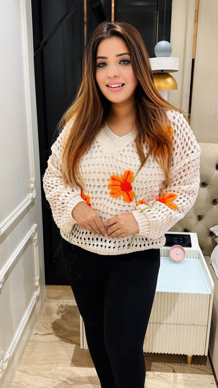 Kroshia Luxe Woolen Top- White, Black