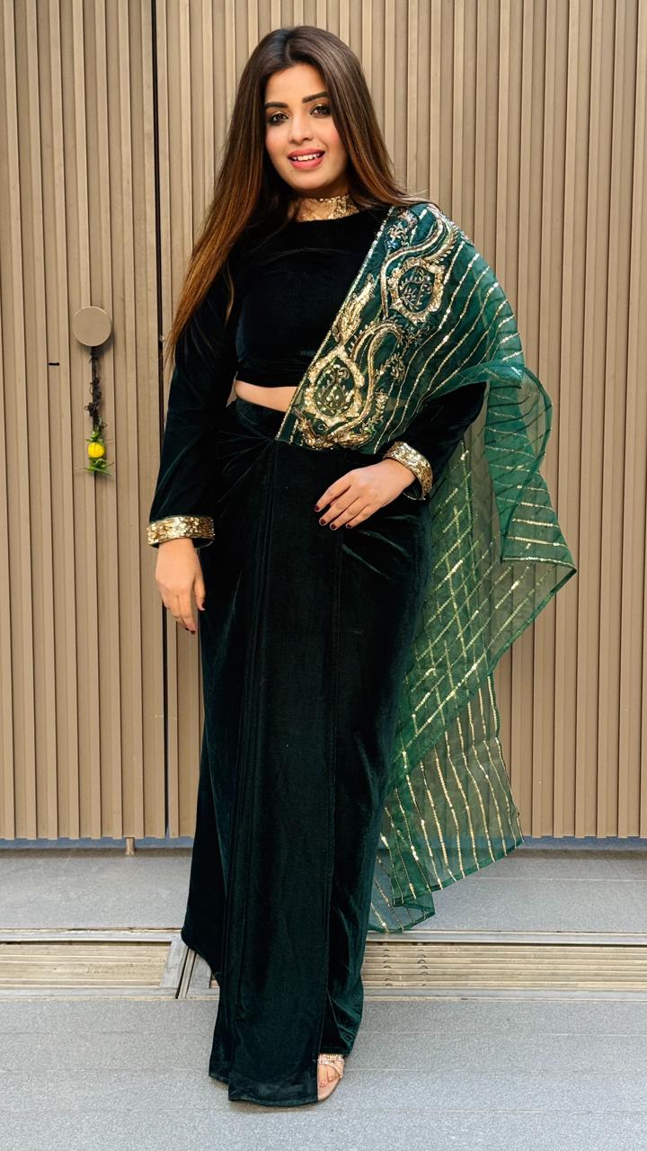 Nehir Velvet Drape Saree- Green