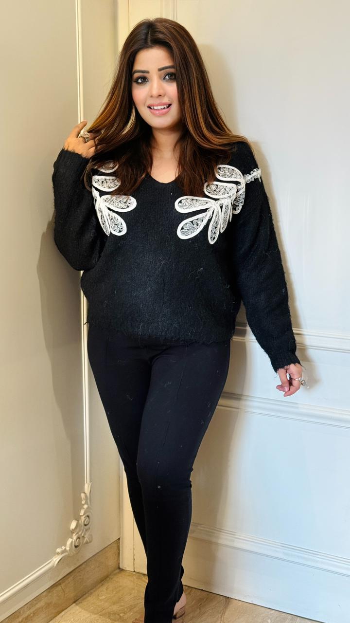 Şima Woolen Sweater- Black, White