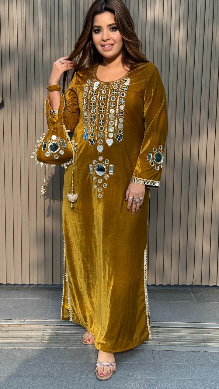 İlknur Kurti- Golden, Maroon