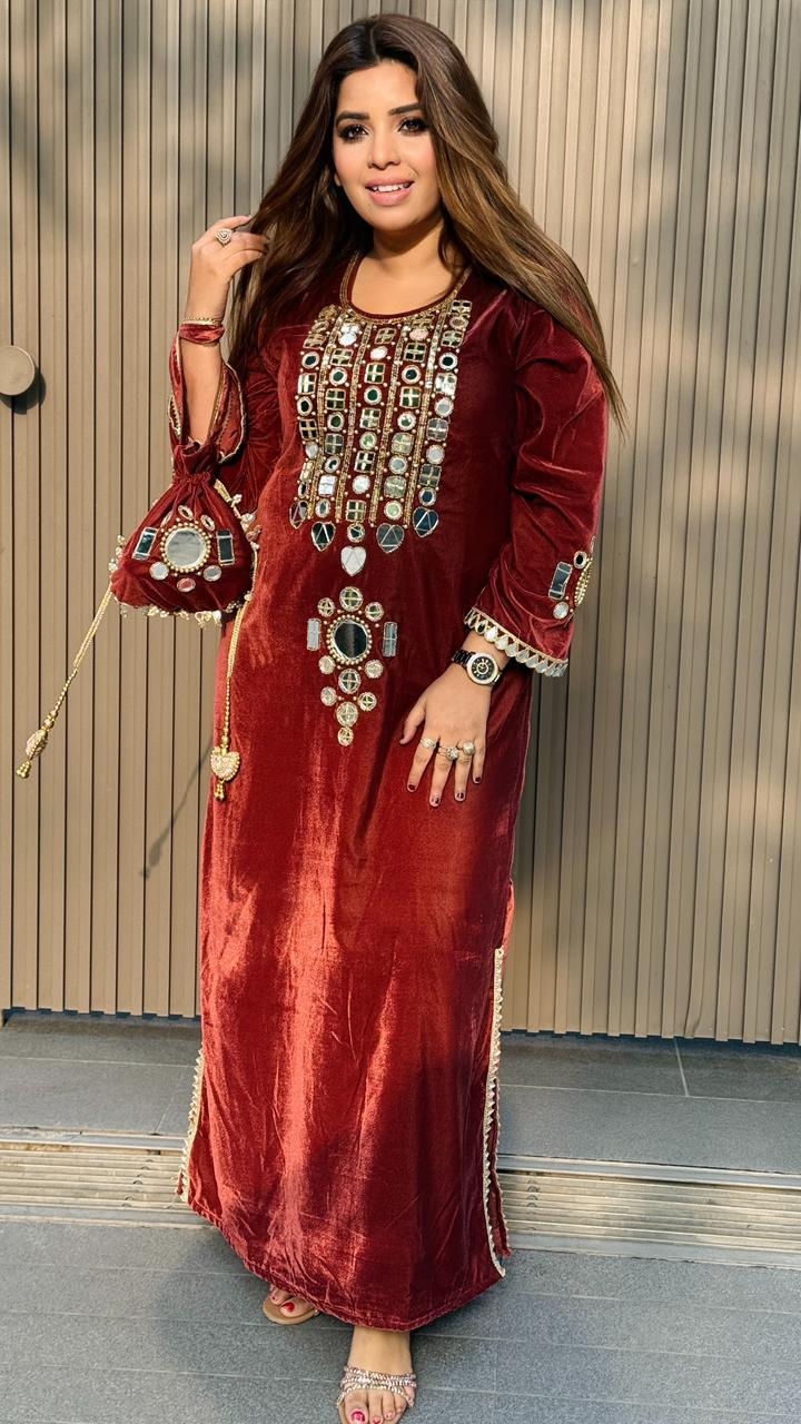 İlknur Kurti- Golden, Maroon