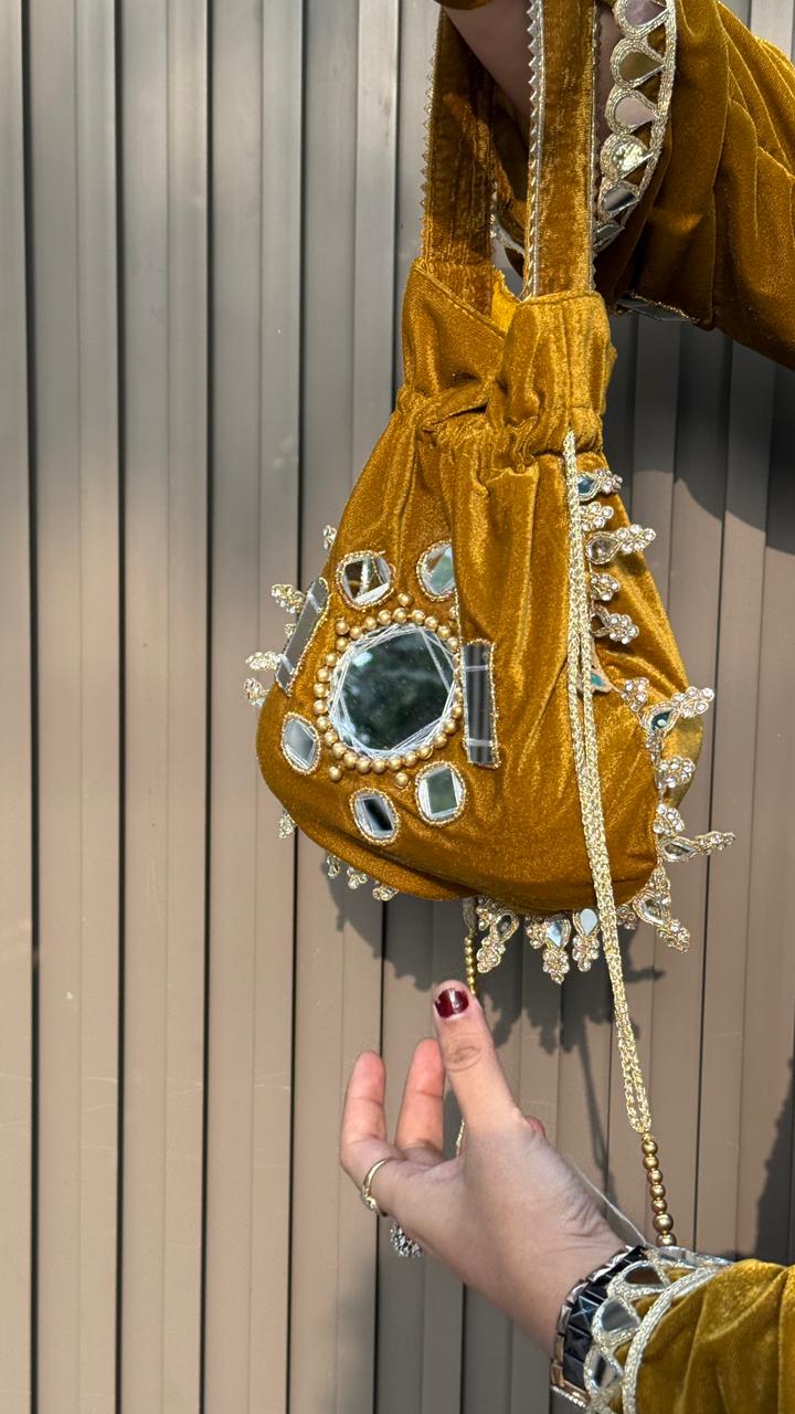 İlknur Kurti- Golden, Maroon