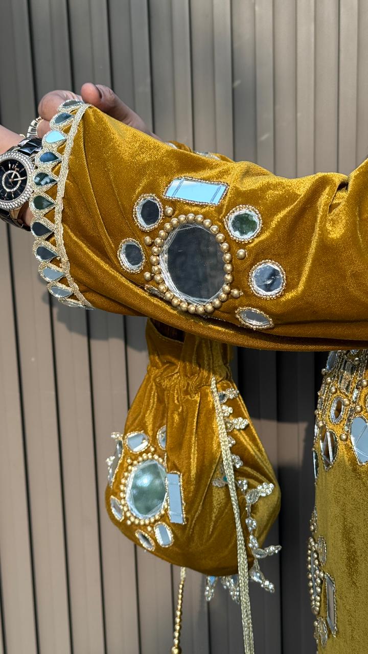 İlknur Kurti- Golden, Maroon
