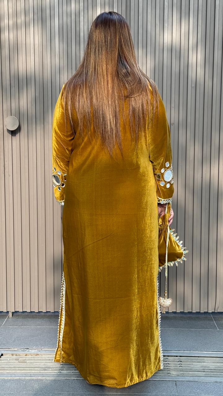 İlknur Kurti- Golden, Maroon
