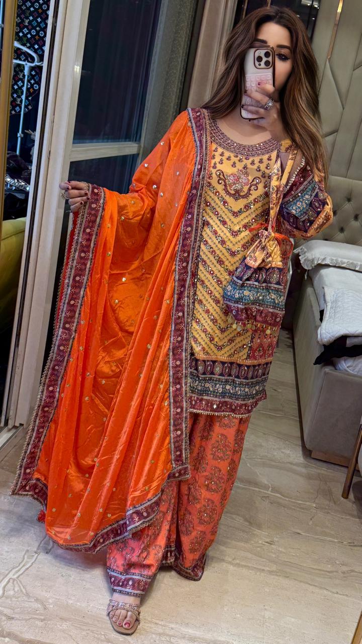 Sumayye Velvet Suit Set- Orange