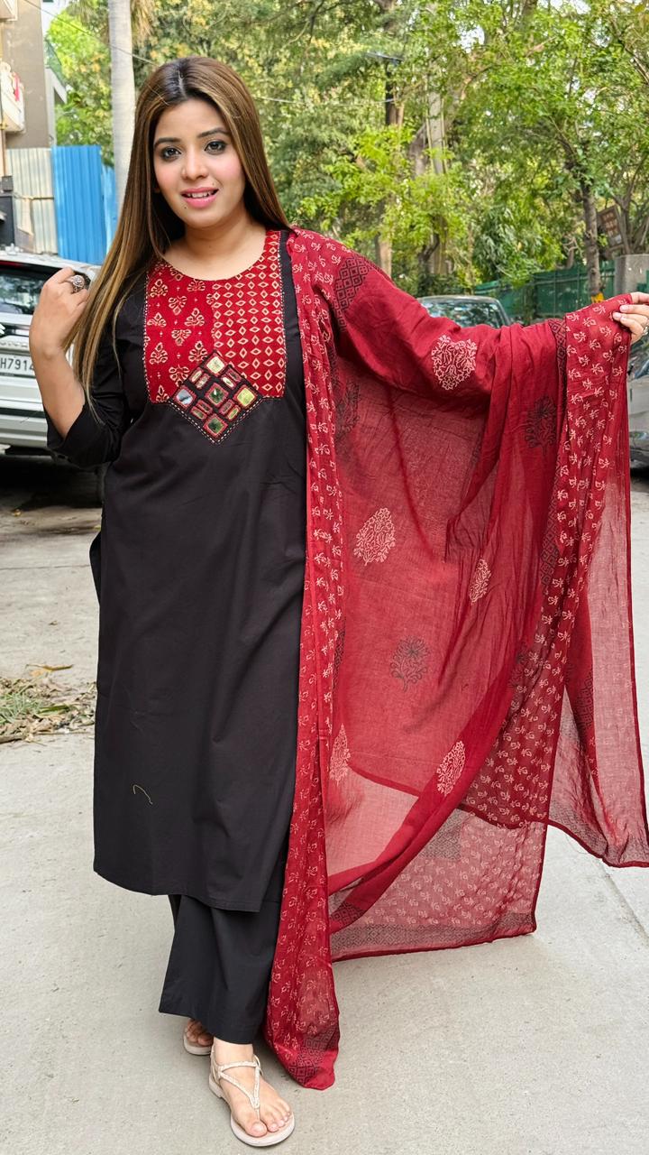Saumyaa Cotton Suit Set- Black