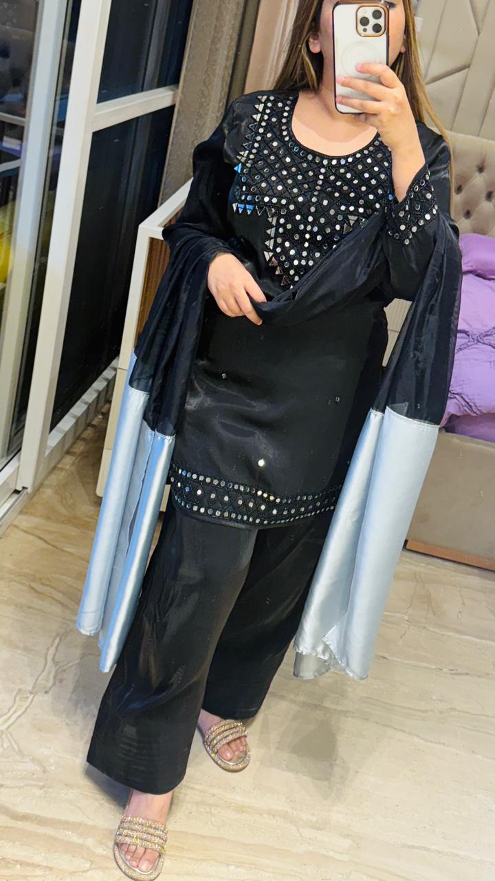 Aaviraah Organza Farshi Set- Beige, Black, Blue