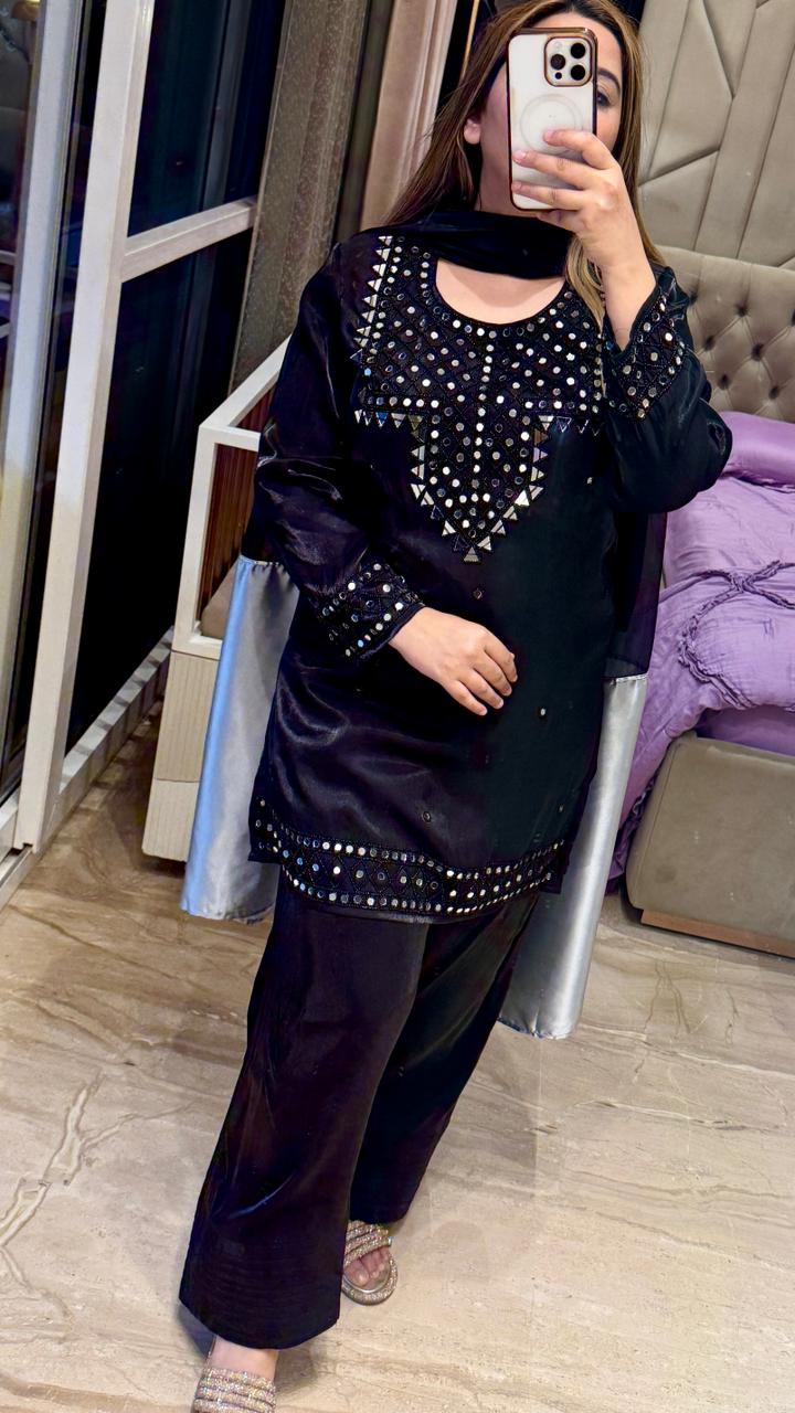 Aaviraah Organza Farshi Set- Beige, Black, Blue
