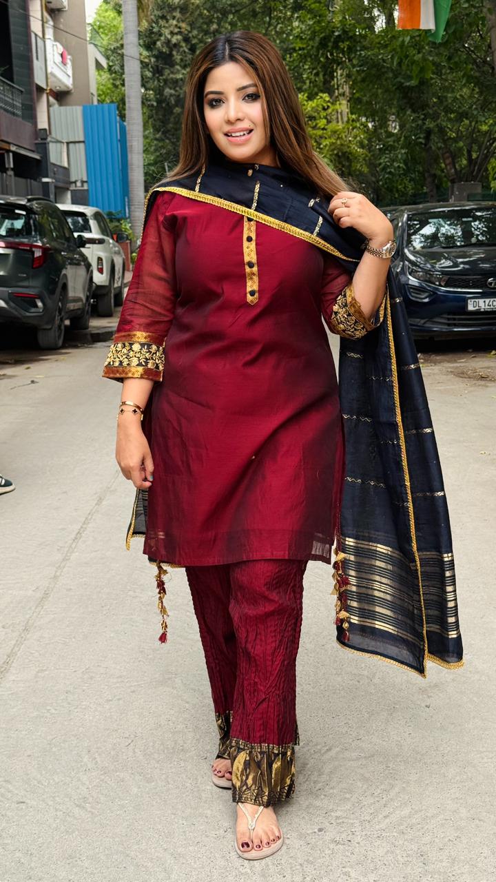 Vaishnira Banarasi Suit Set- Maroon