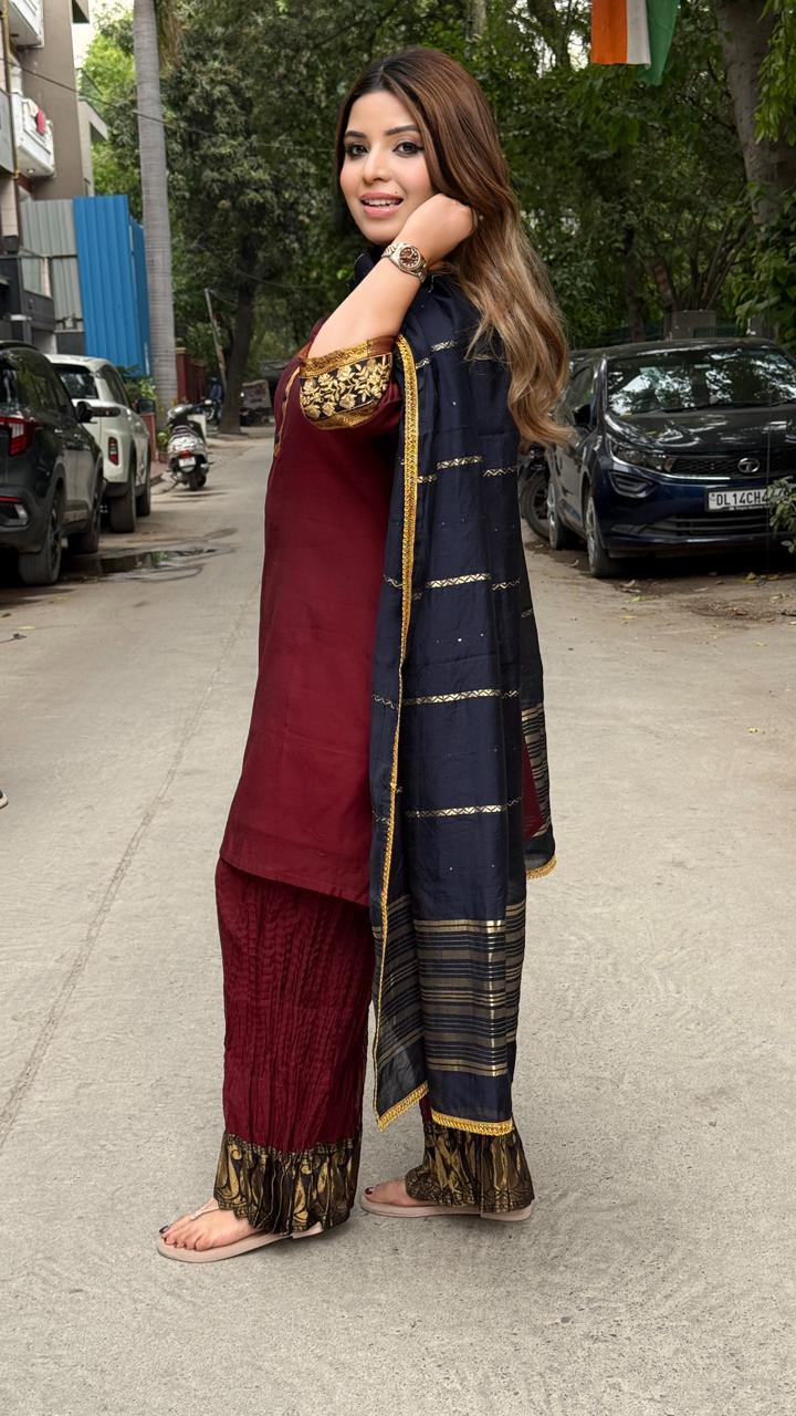 Vaishnira Banarasi Suit Set- Maroon