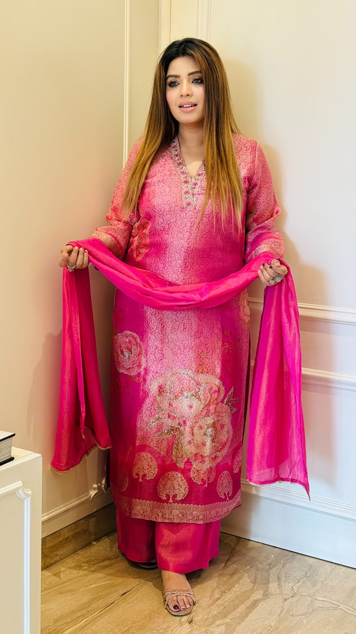 Gulnaaz Banarasi Suit Set- Pink
