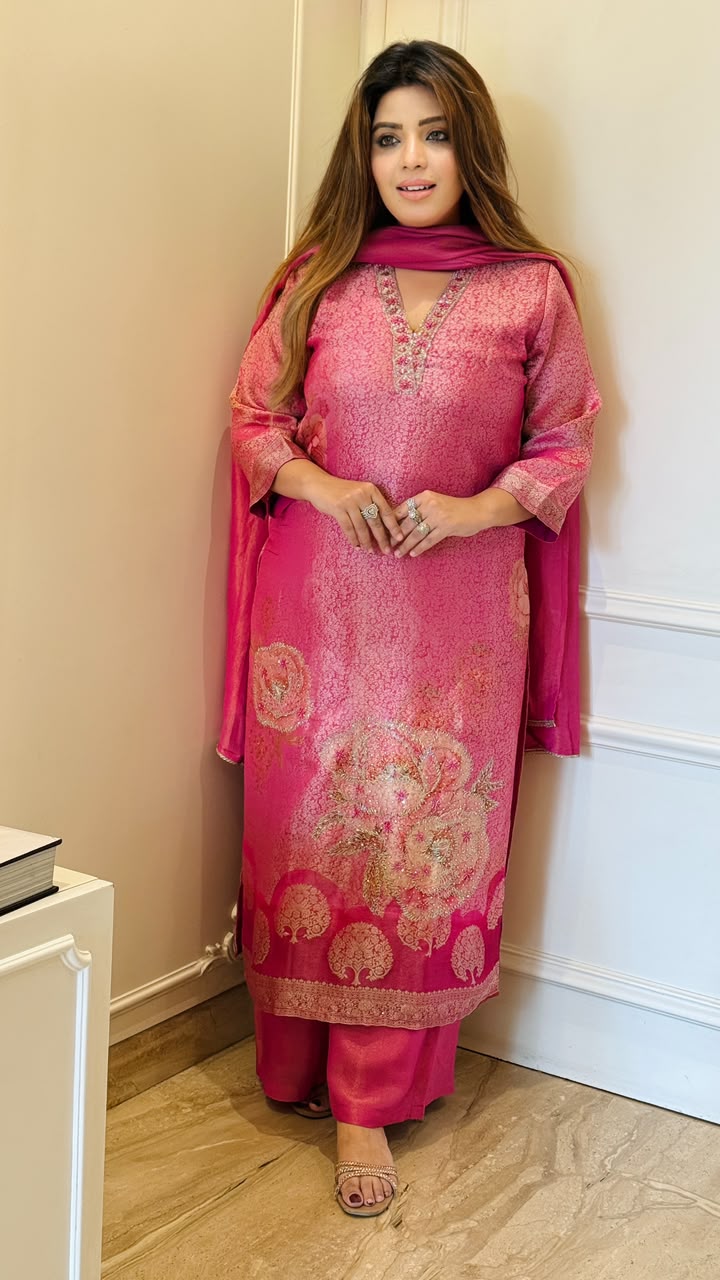 Gulnaaz Banarasi Suit Set- Pink