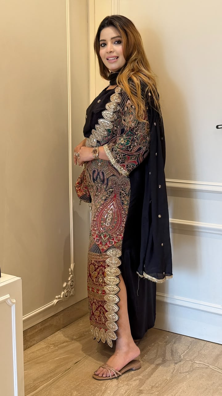 Vrishti Crepe Firaan- Black, Red, Blue