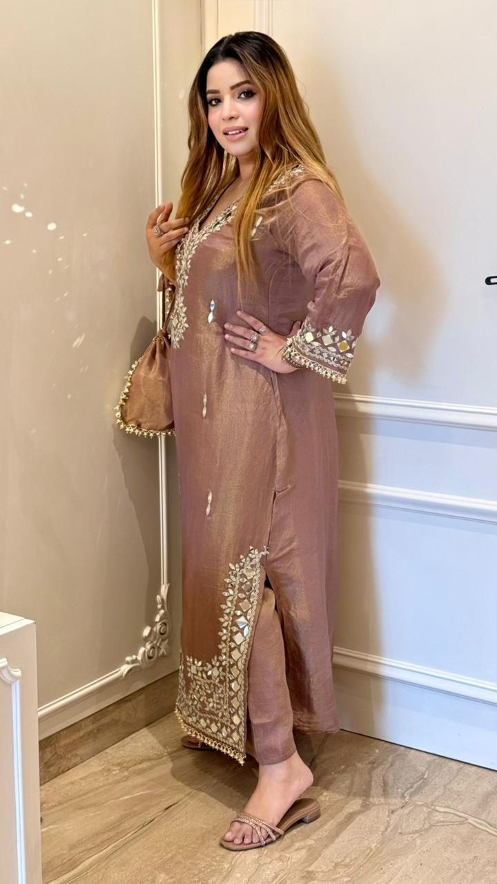 Oorvi Shimmer Firaan Set- Nude Brown