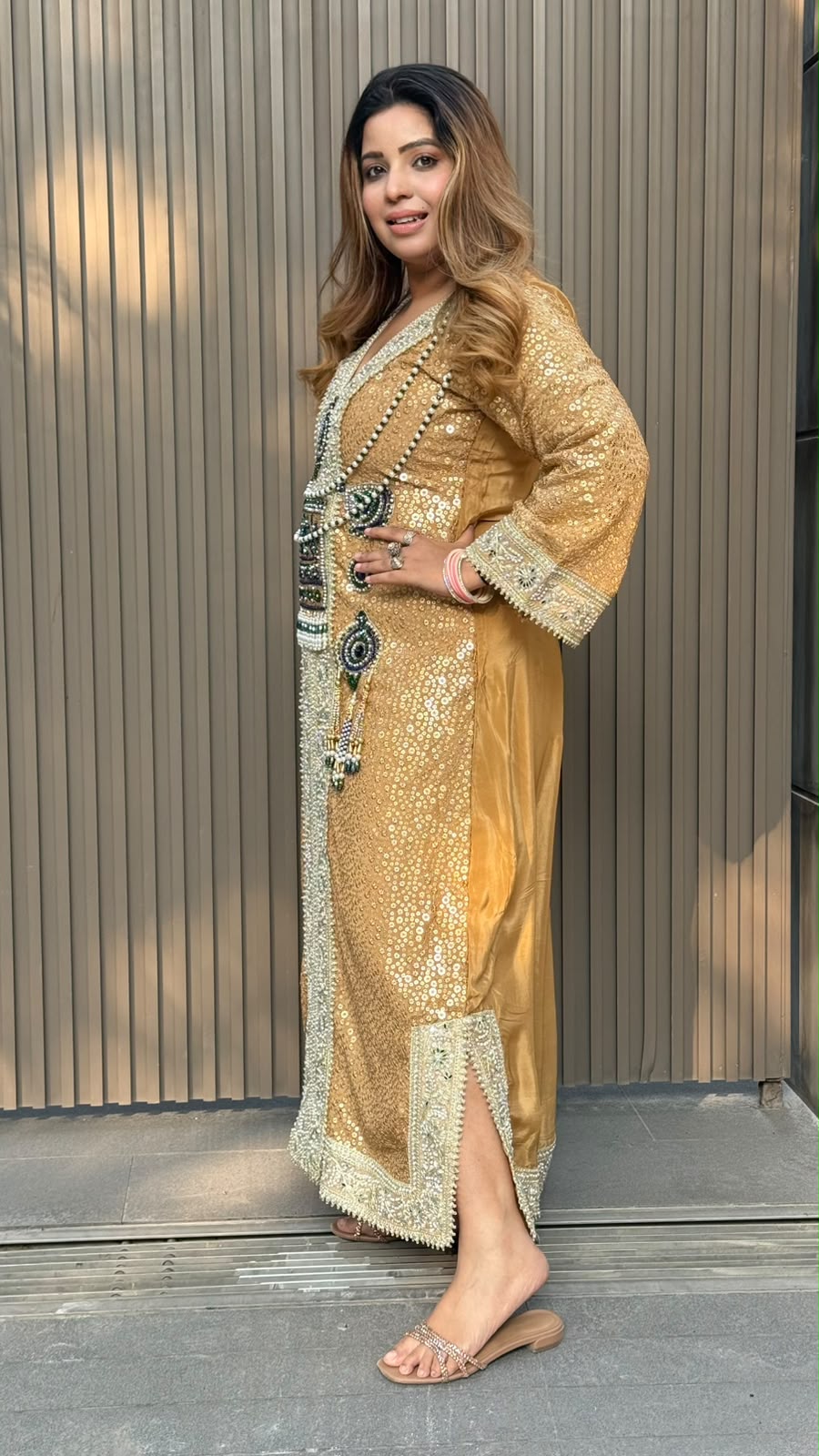 Manasvi Sequin Firaan- Beige