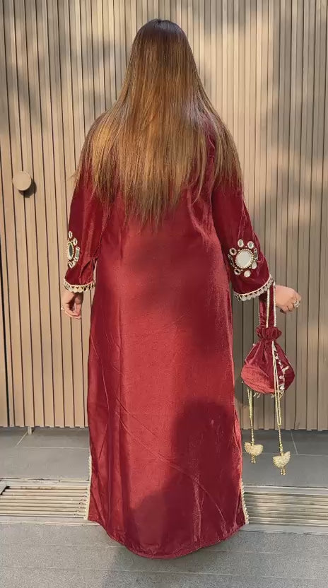 İlknur Kurti- Golden, Maroon